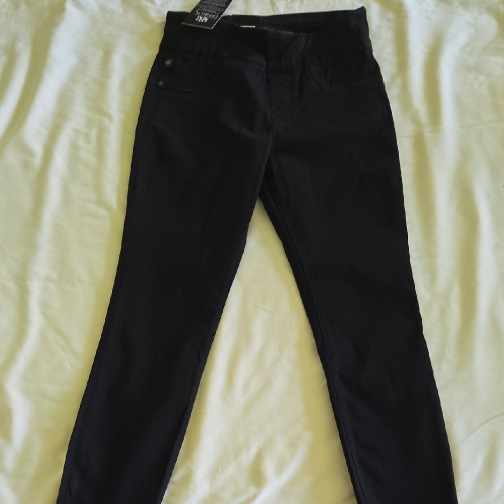 Rock & Republic Black Fever Capri Pull On Jeans